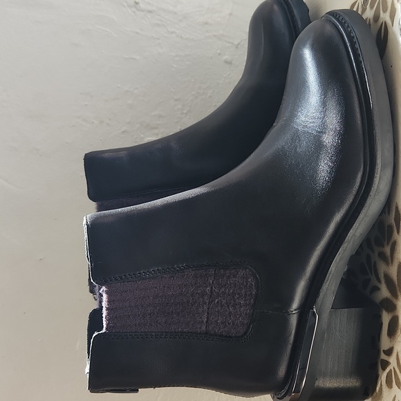 Vince Camuto Black Ankle‎ Women's Black Boots - Picture 4 of 10